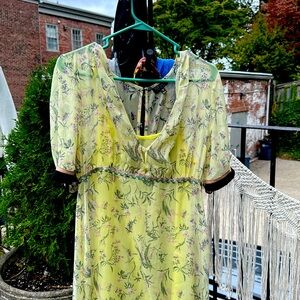 Topshop size US 8, fits like US 6. Yellow with flowers embroidered and beading.